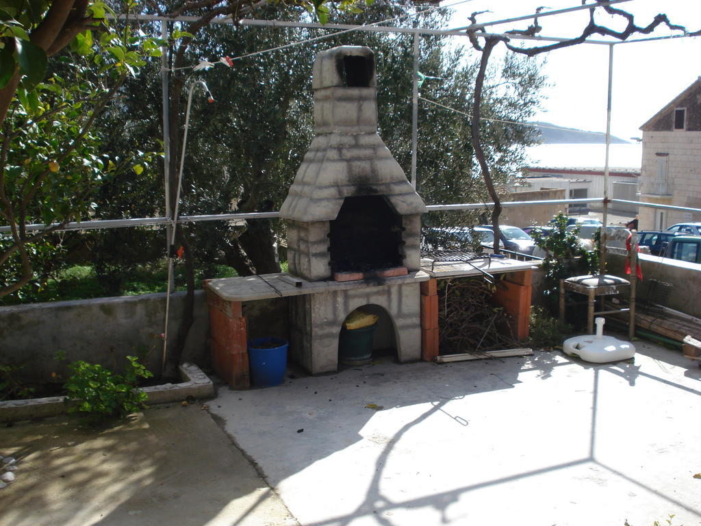 Studios Ana Mari Komiža Exterior foto