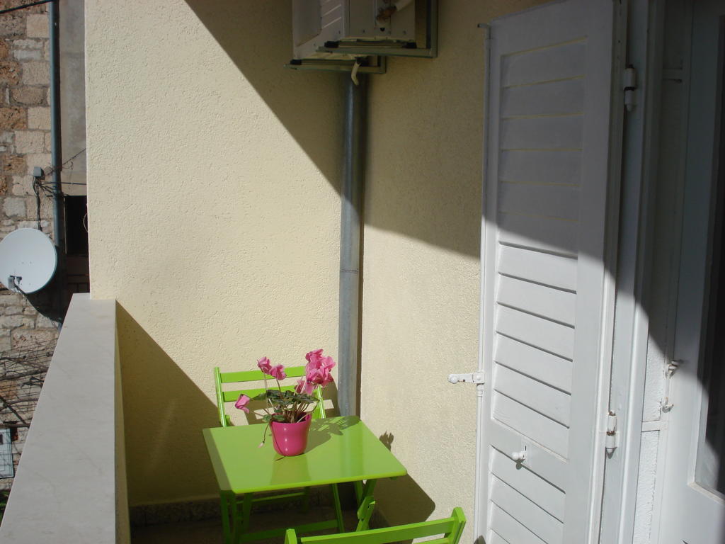 Studios Ana Mari Komiža Exterior foto
